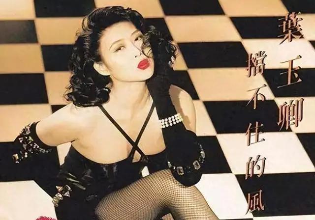 混在娱乐圈的日子“性感女神”瞬间名声大噪！全裸出镜后，她成