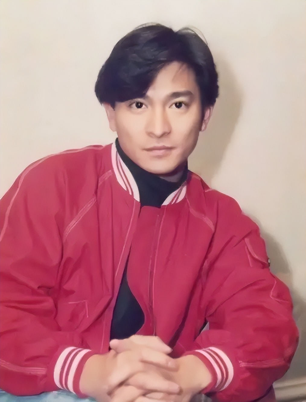 刘德华回老家认祖归宗故事,1997年刘德华回到家乡新会认祖