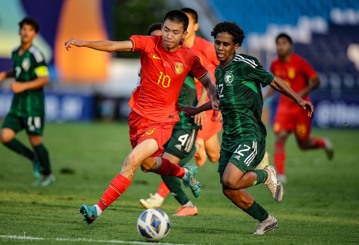 男足杨晨最新消息,中国男足无缘杯赛