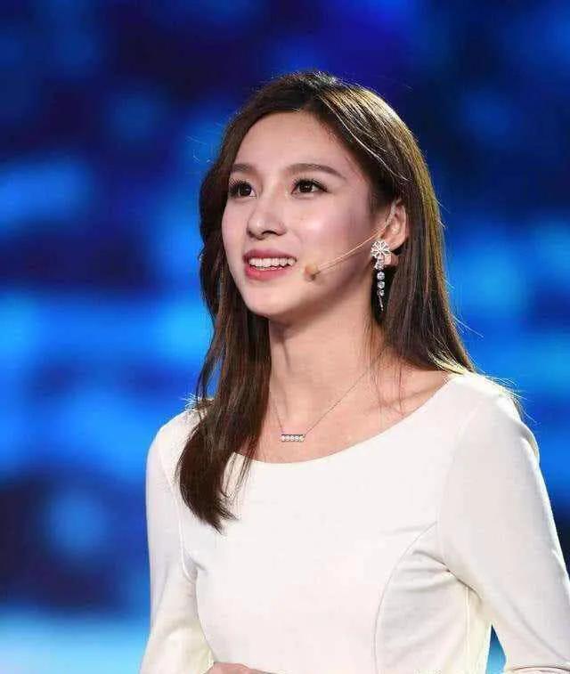 天下足球最新女主持,天下足球美女主持动图