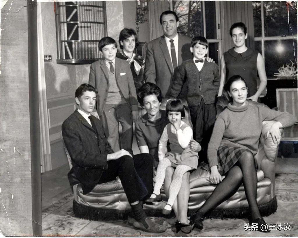 爱泼斯坦“妈妈桑”宣判了！前半生纸醉金迷后半生人间恶魔