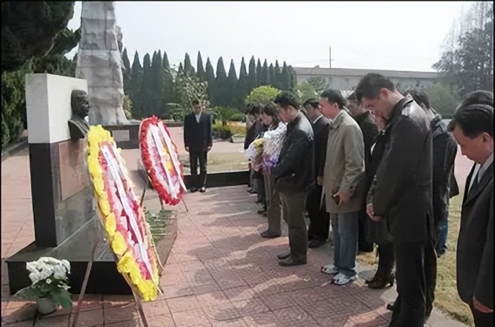 1954年蒋介石悄悄回到浙江：留下了这张照片，再也回不去家乡