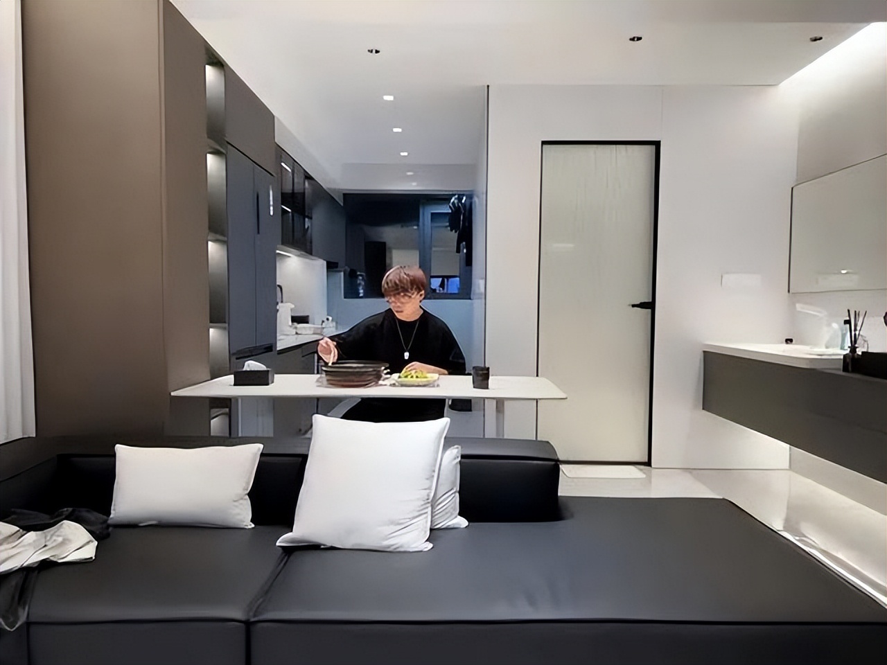 四川小伙抖音卖房800套,90后小伙卖房创业