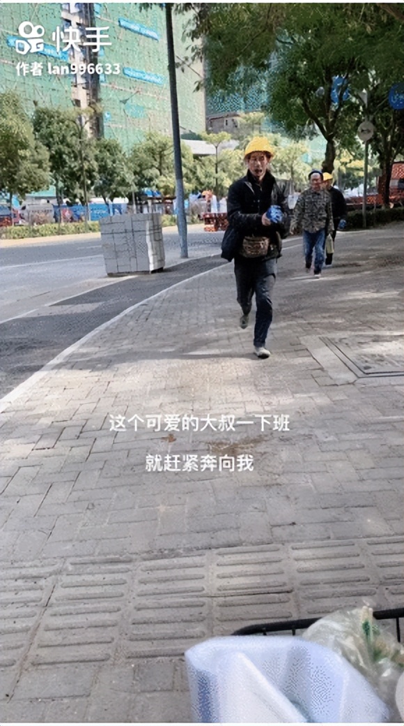 大学生吃10元工地餐,十块钱的工地餐养活了多少大学生