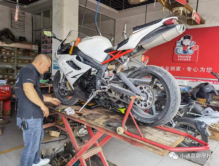 日本摩托车制造组装全过程,日本零下30度组装发动机过程