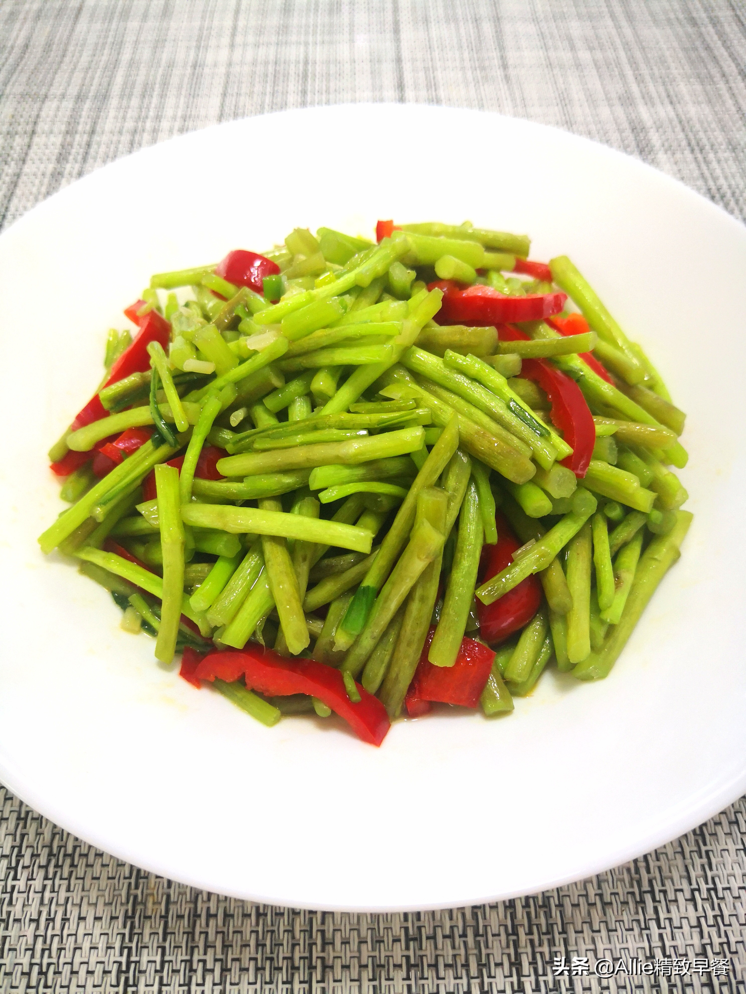 脆皮烤鸡做法烤箱教程,在家就能做的爆汁脆皮烤鸡