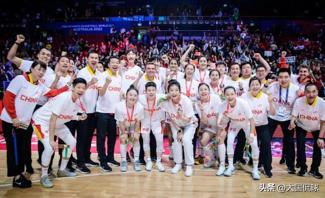 武桐桐受伤后郑薇指导的反应,郑微卸任内蒙古主教练