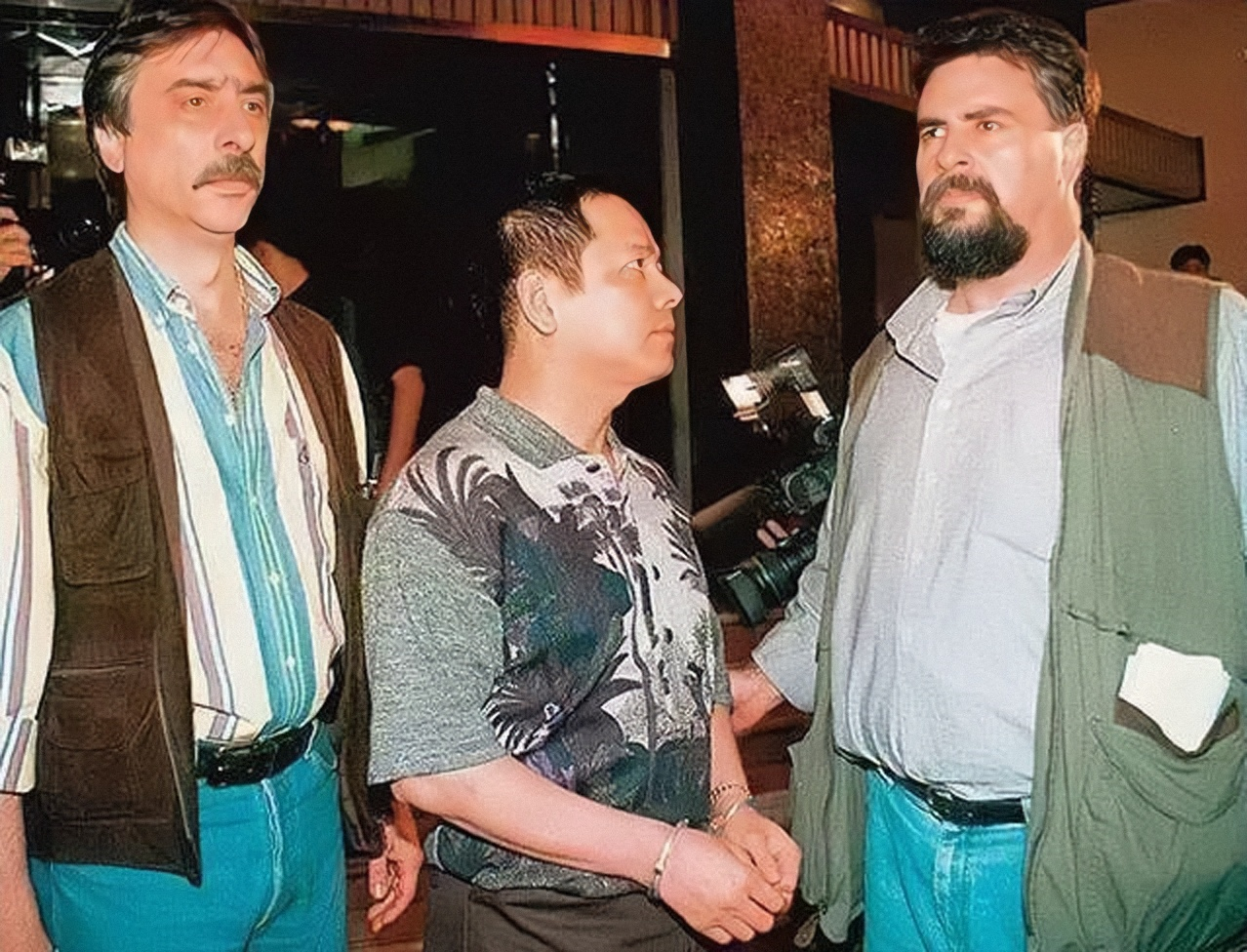 司徒玉莲与街市伟离婚没,街市伟与司徒玉莲是几岁结婚的