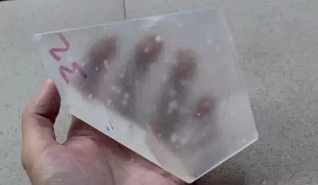 顶级玻璃种翡翠原石切割视频,顶级玻璃种全脱沙翡翠原石