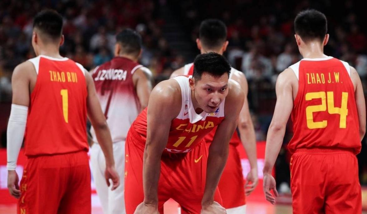 易建联娶巴西足球宝贝,易建联和荆灵爱情故事