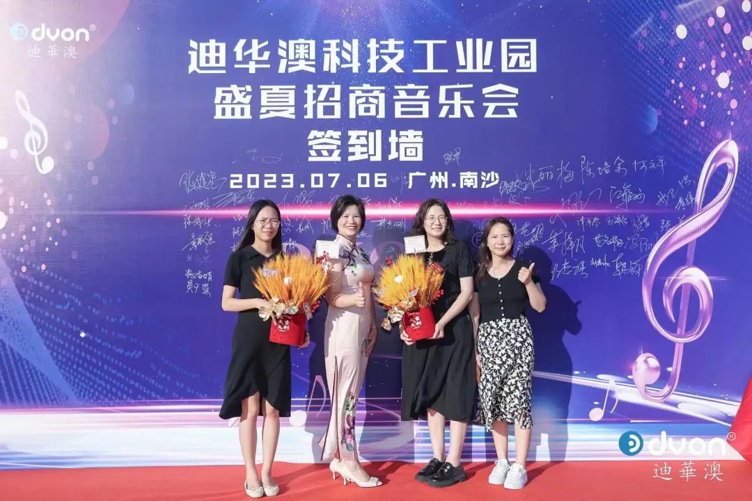 热烈庆祝歌舞晚会圆满成功,热烈祝贺音乐会拉开帷幕