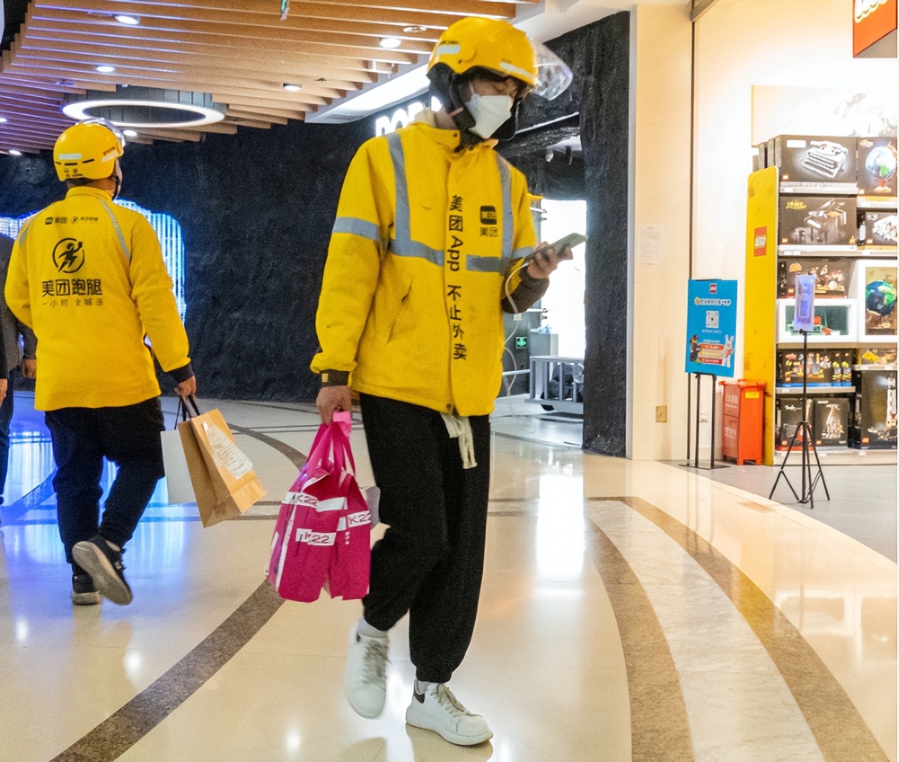 当跑腿小哥来到商场：双十一、SKP与众生相