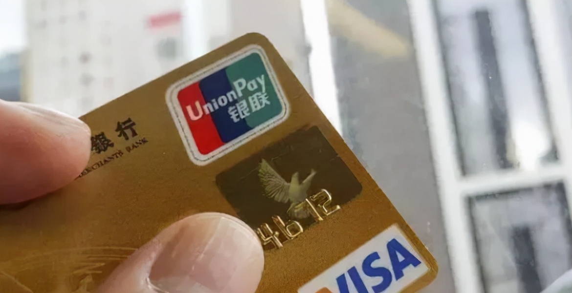 银行卡突然多出一笔钱你会怎么办,银行卡忽然多一笔钱会有什么影响