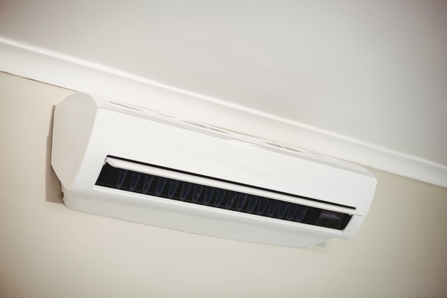 空调开辅热费电还是不开辅热费电,空调温度低费电还是风速大费电