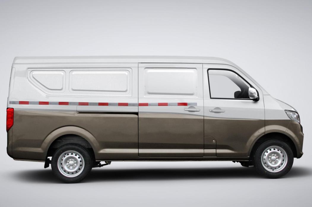 货车内饰配木纹装饰？双排座椅还能拉货，长安跨越星V7仅售6.46万