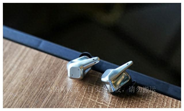 hifiman天鹅真无线耳机使用方法,hifiman天鹅入耳效果