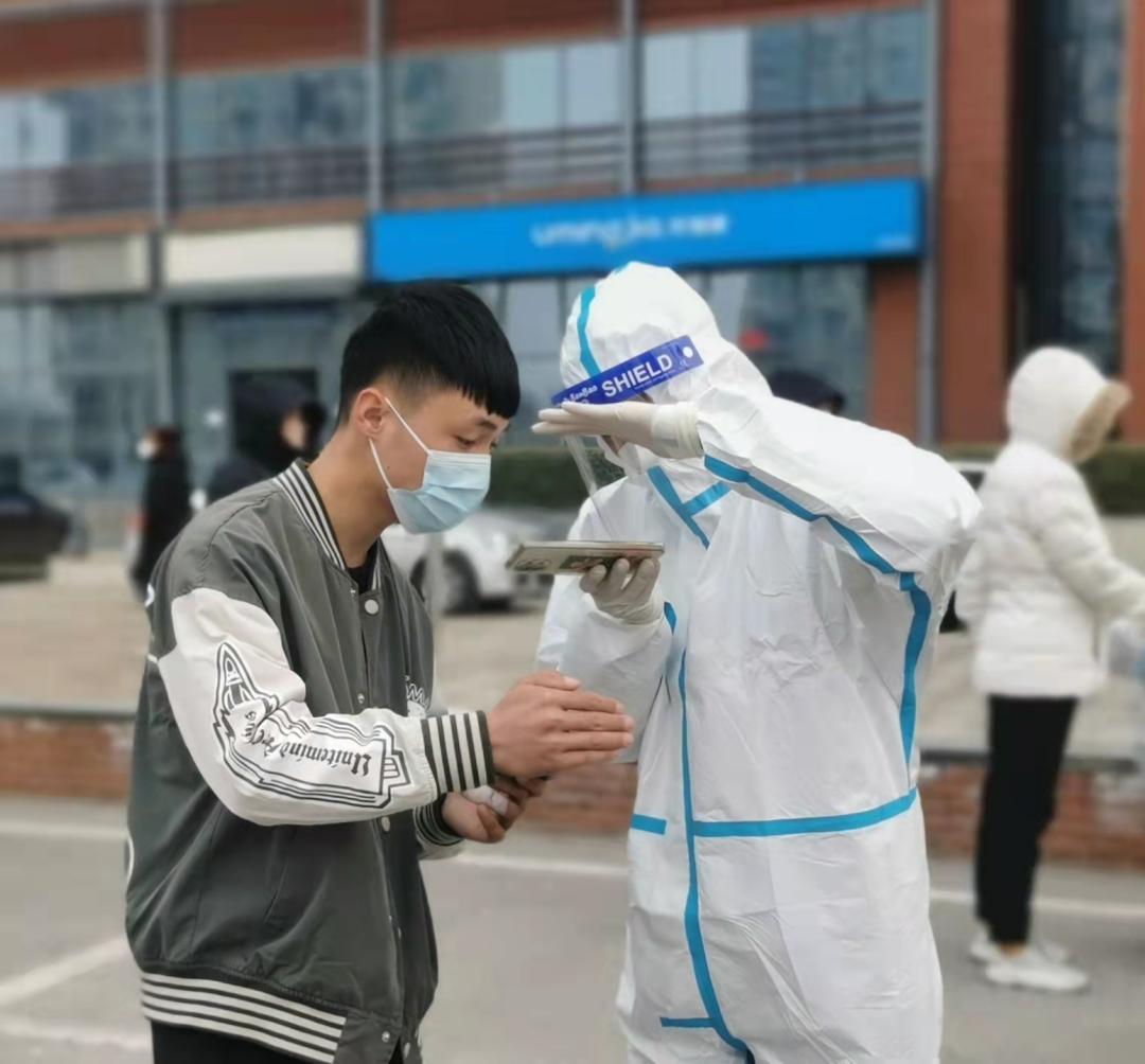 街道顺利开展核酸检测工作,高效有序街道开展全员核酸检测