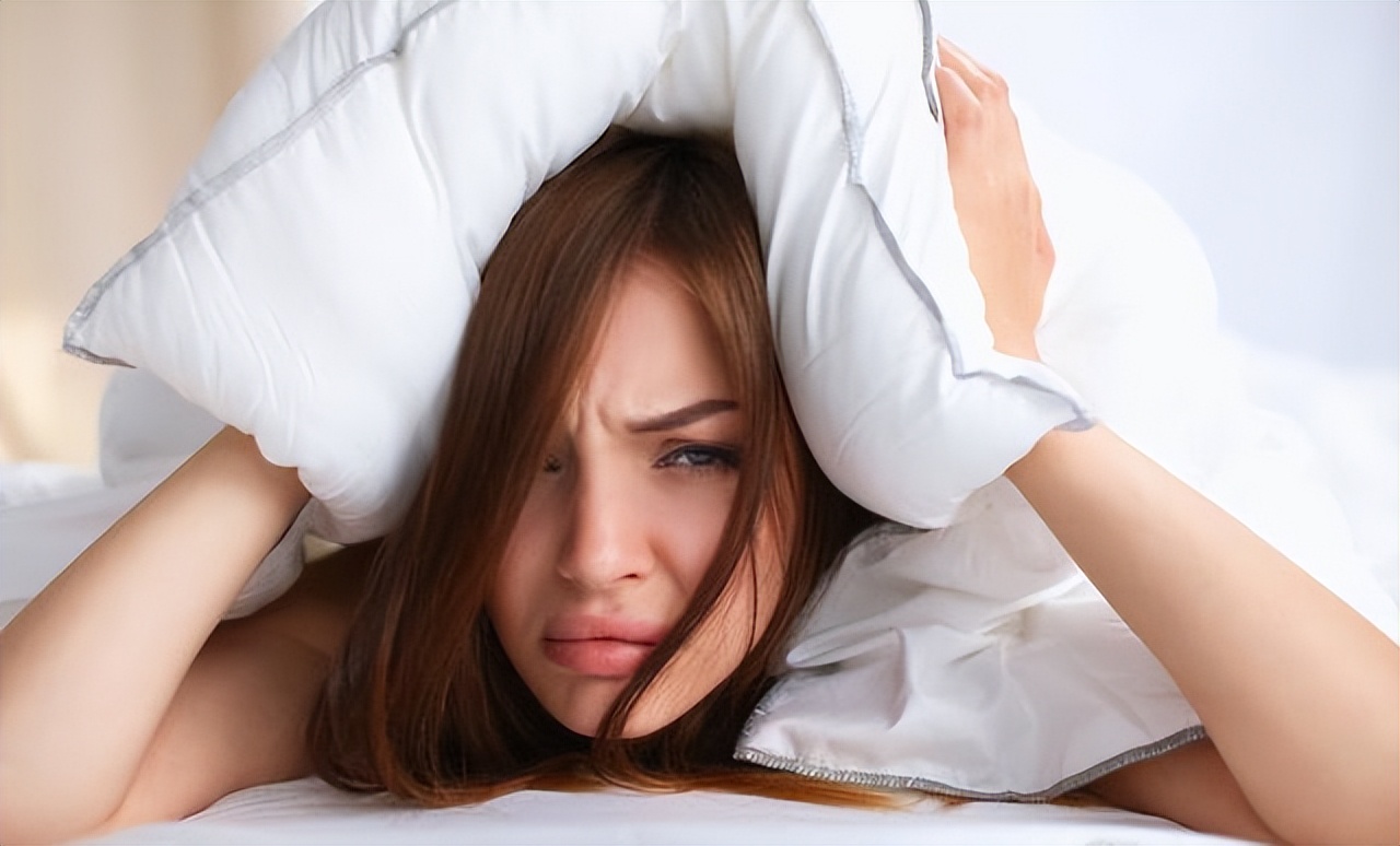 女性突然长痘痘是什么原因,女性突然长好多痘痘是什么原因