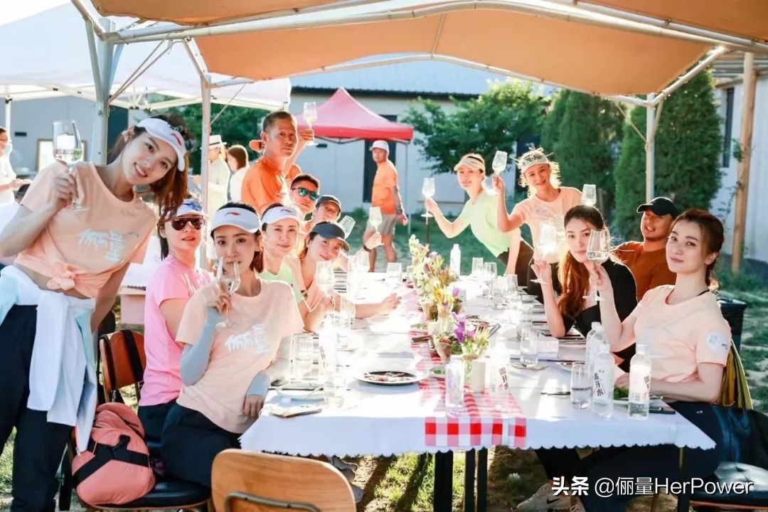 致敬美好,为“她力量”干杯|俪量×酷客联名款黄酒限量发布