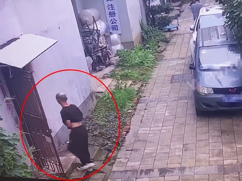 男子偷手机50元贱卖,男子网吧偷手机卖掉