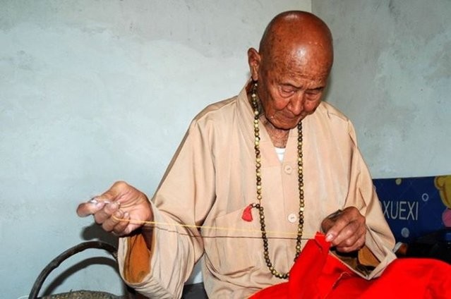 112岁不老僧,以戒为师,一句南无阿弥陀佛,念了92年