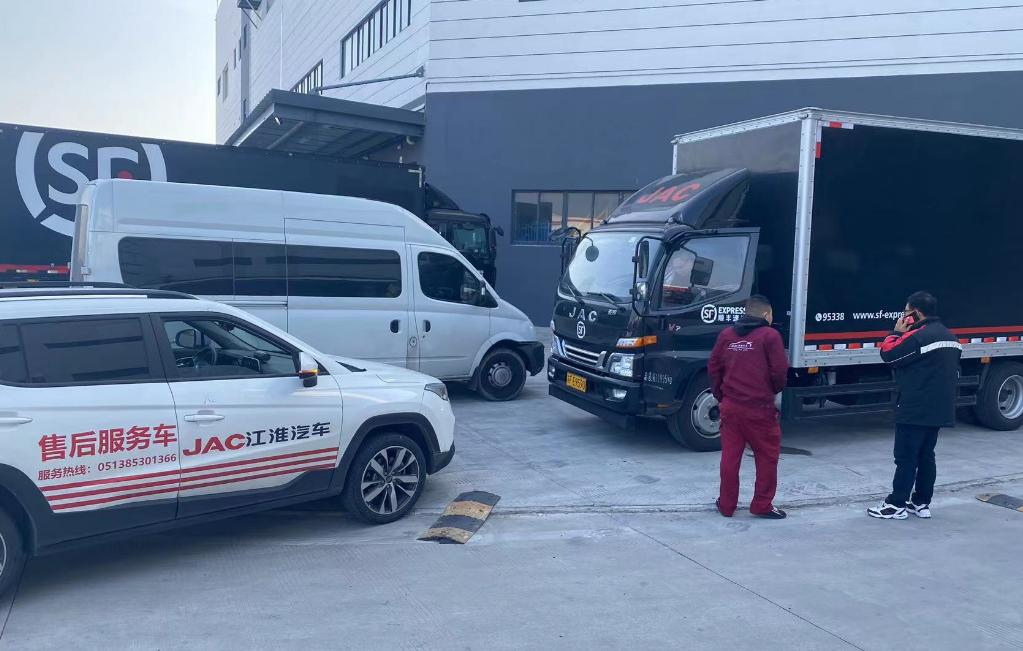 男子新车跑20万公里，成功将车跑报废，4S店：买完车就没有熄过火