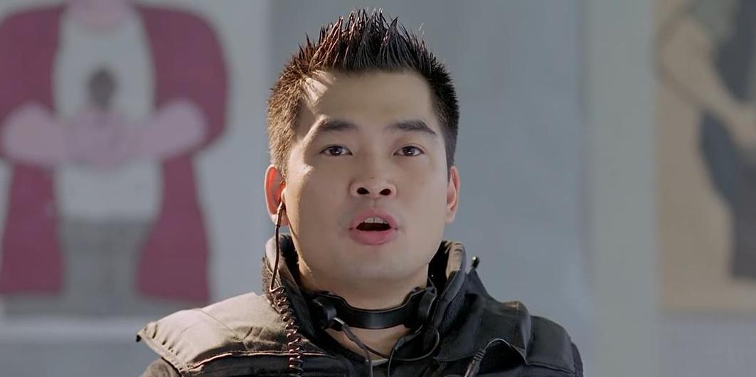 摘皇家*徽警**，无误差手表，放5次烟花，8部细节拉满的回归题材电影