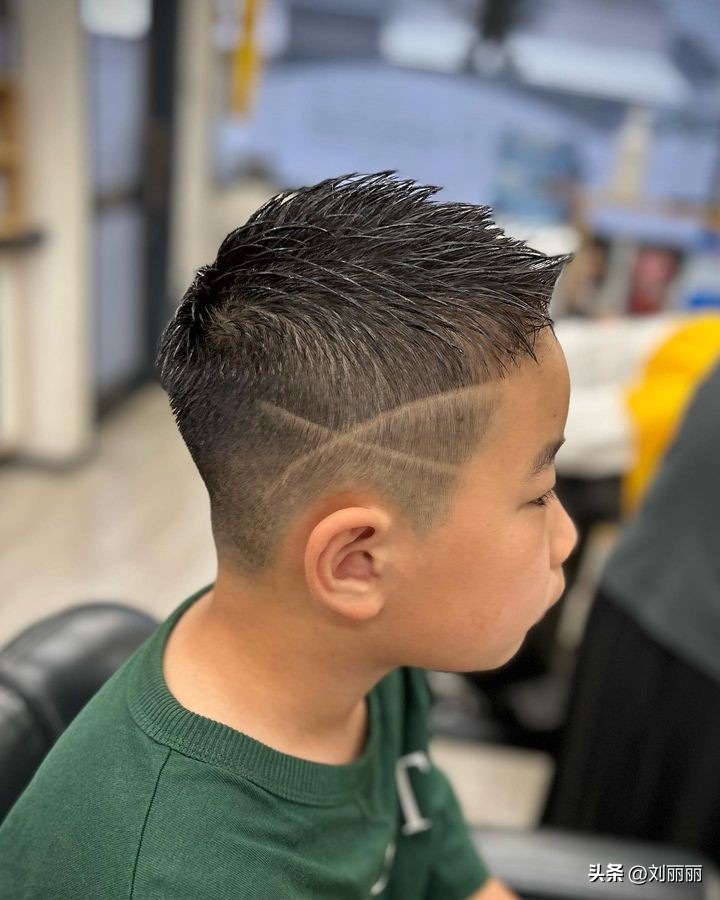 帅气的小男孩有什么帅气的发型,小男孩剪头发最帅的简单发型