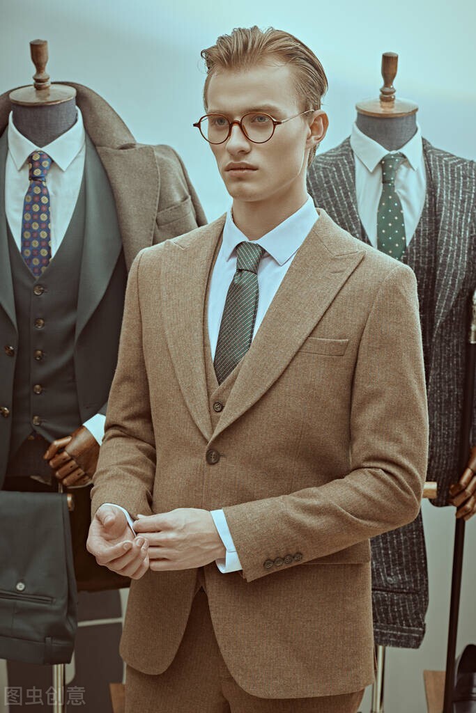 如何选择职业西装,怎么知道自己穿什么西装合适