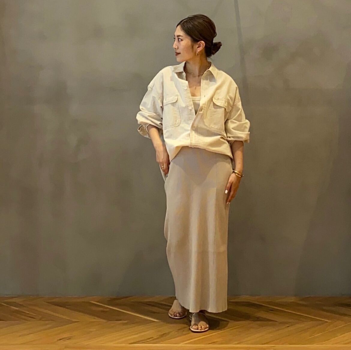 四五十岁女人，裙子尽量不穿包臀、不穿艳色，换成这些更优雅得体