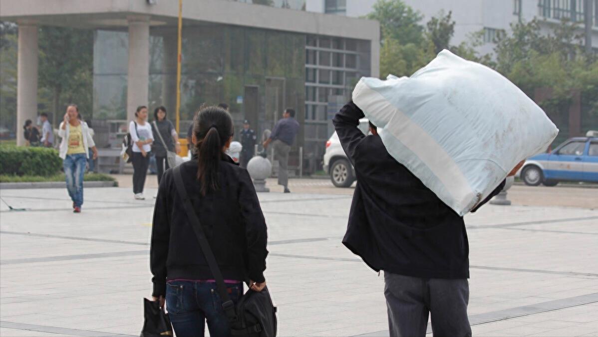 老公欠债30万我该不该跟他离婚,离婚3年了前夫欠债