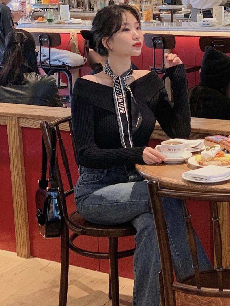 别再披头散发了教你一招秒变女神,今年别再披头散发了三款减龄发型