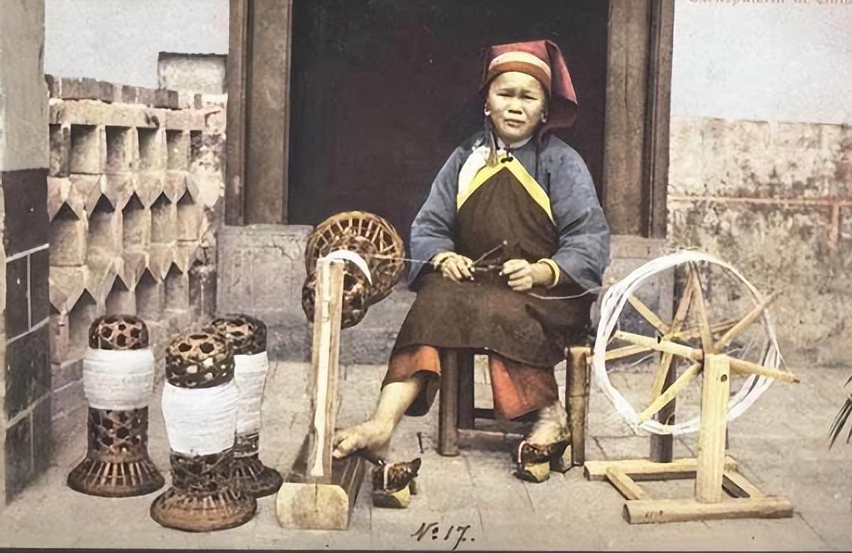 日军日记：男人饿倒在地，为了救他，我将他妻子的乳房割给他吃!