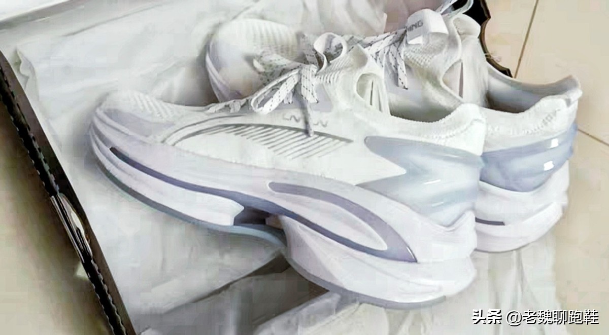 所有品牌性价比超高的跑鞋,十大公认最强跑鞋日常穿搭也能用