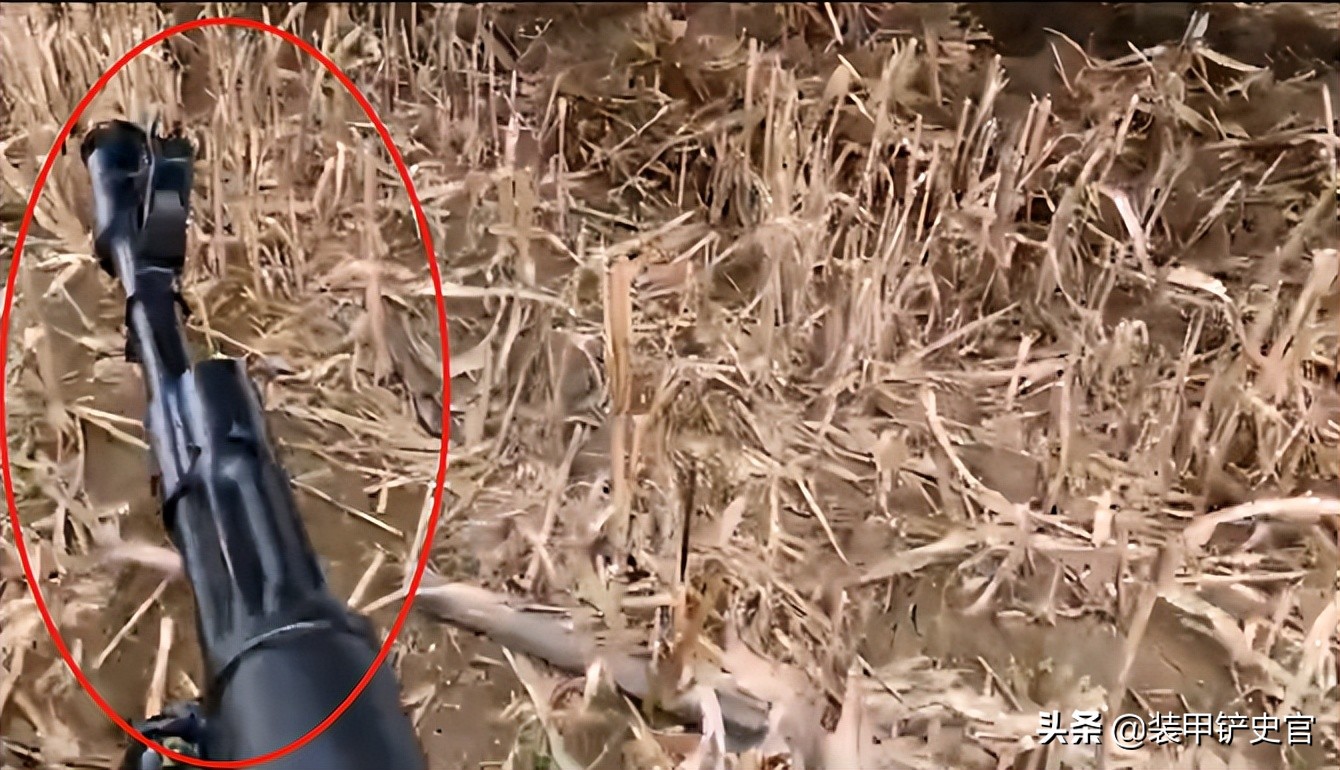 真牛人,好飞机!连扛18次攻击,迫降后拿枪作战最后全身而退