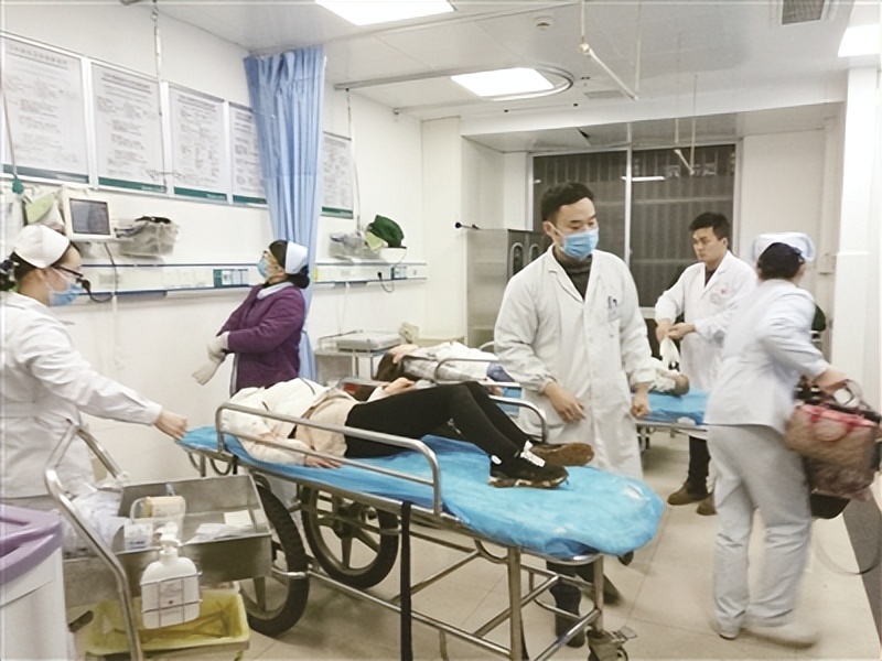 55岁男子酒后胸痛，以为是喝醉了，医生：幸亏我坚持，酒精不背锅