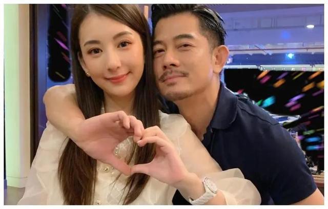 方媛赛马会表情,方媛早期现身赛马场