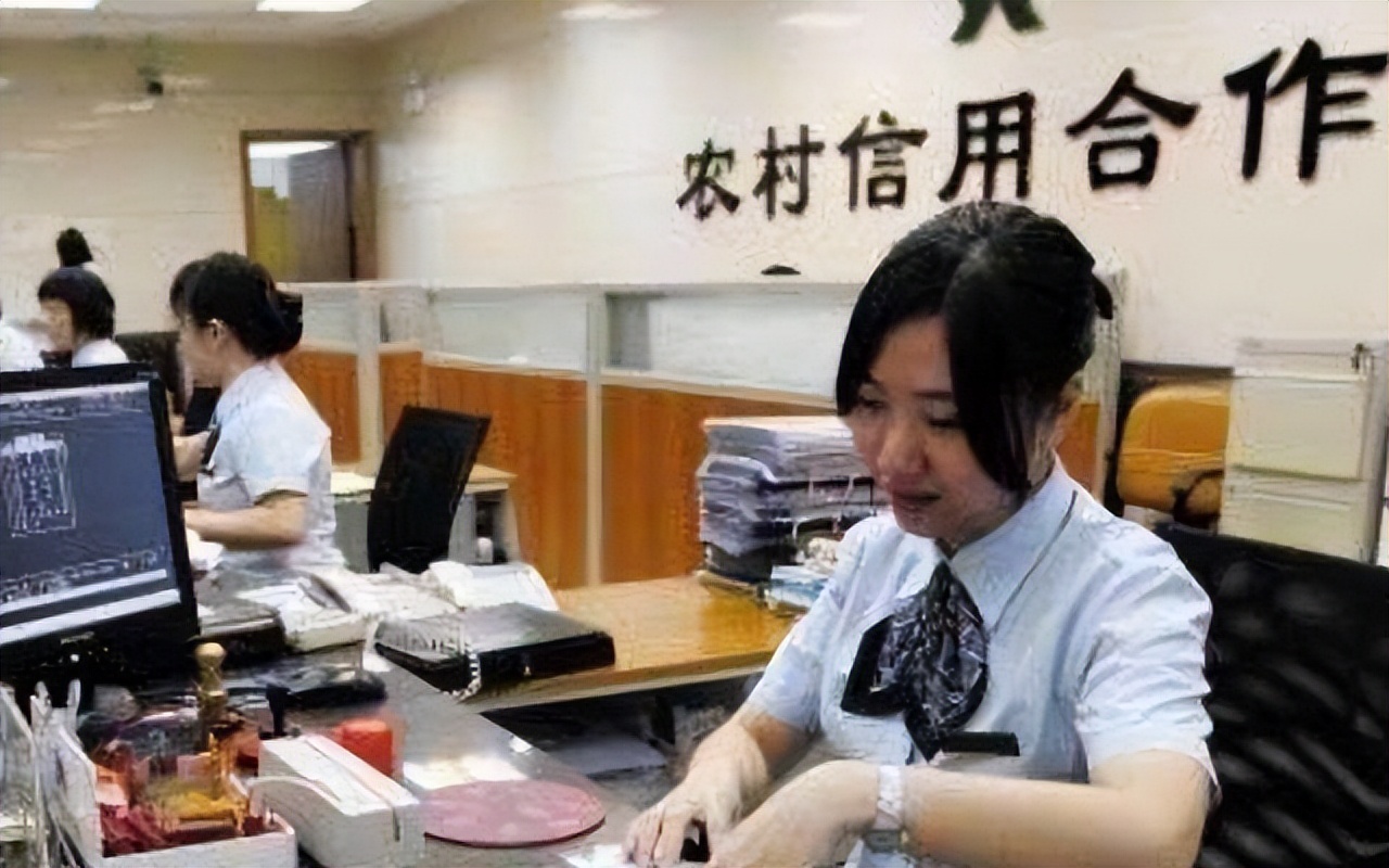 农商行和信用社还有人存钱吗,农村信用社和邮政存钱哪个好