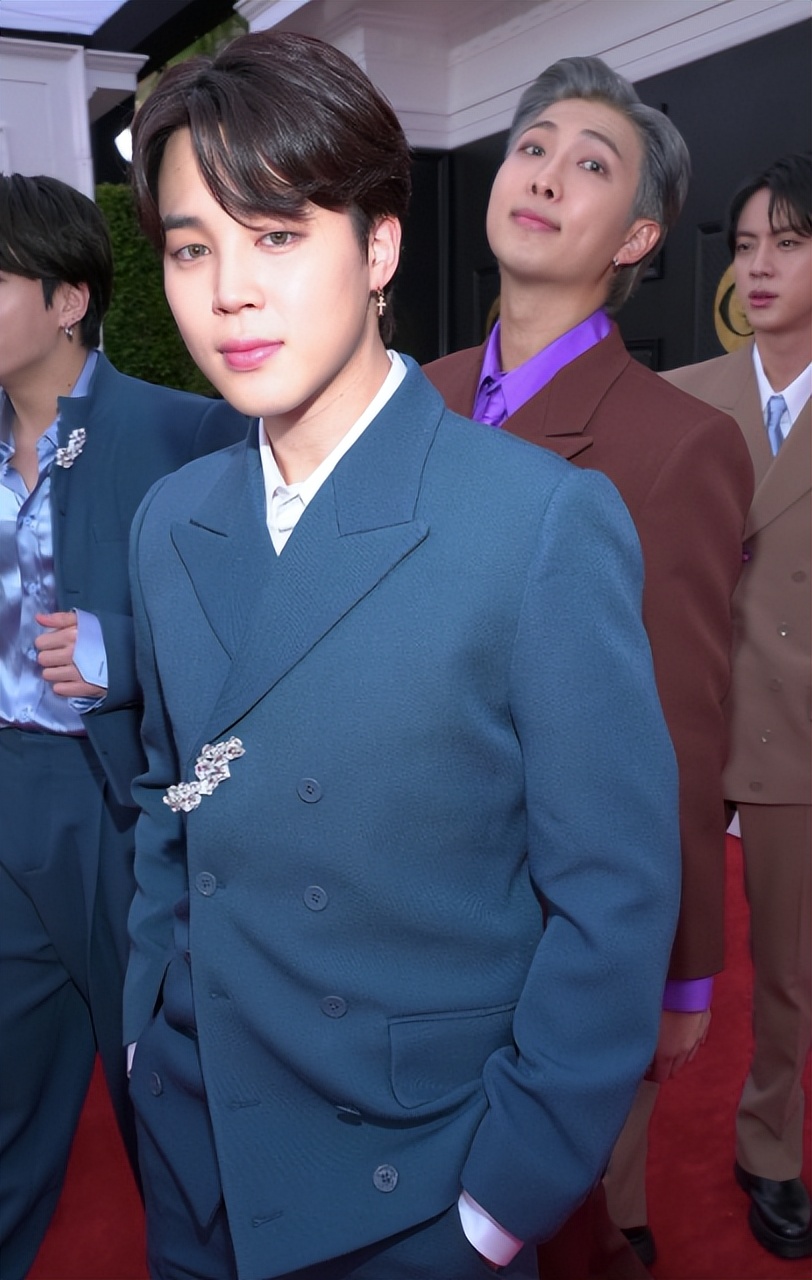 白人网红整容韩国人,白人网红整容18次