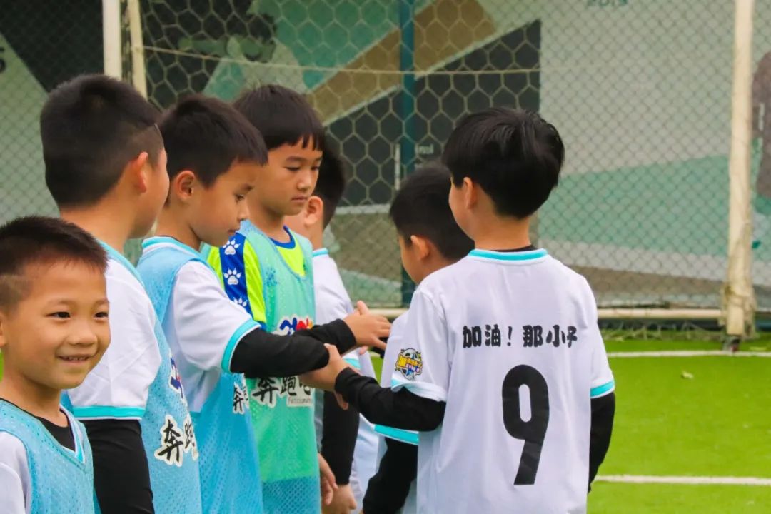 足球亲子嘉年华活动方案,足球嘉年华亲子作品