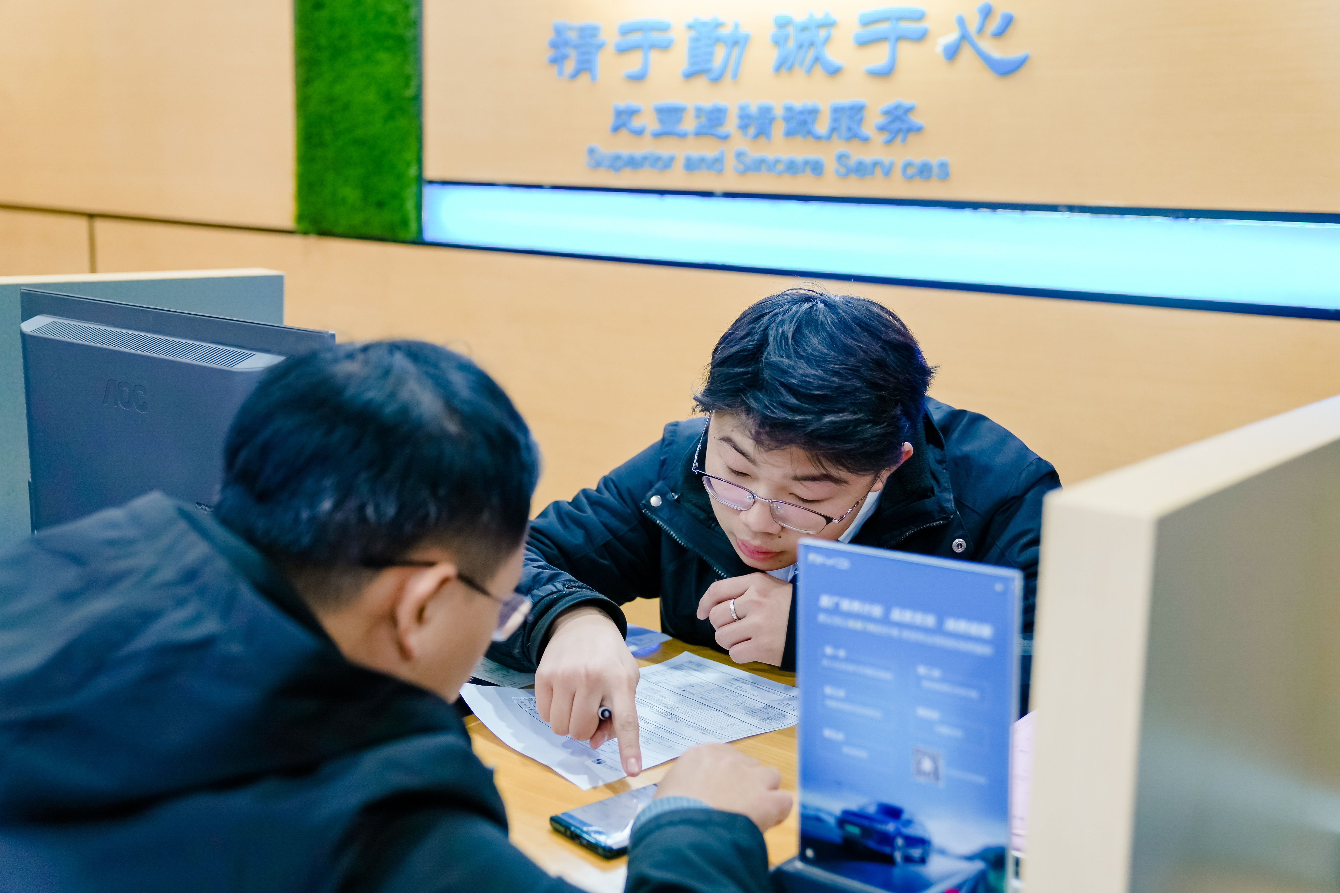 8对1服务，现在4S店内卷这么严重了吗？