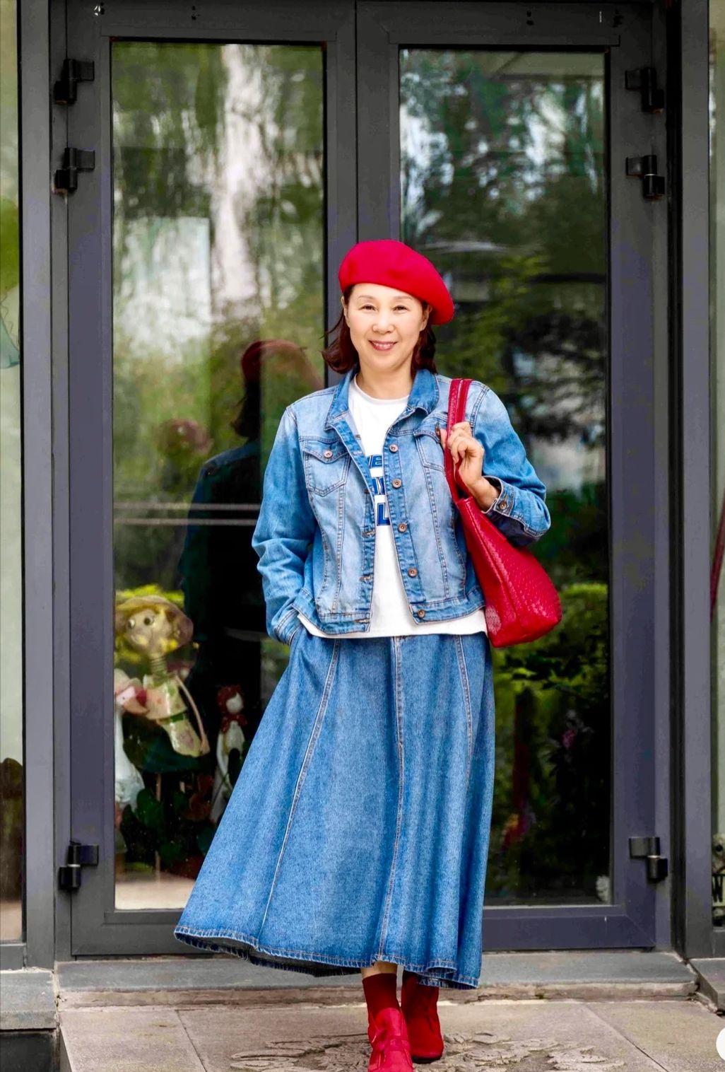 怎么穿红色才不显得尴尬,什么样的红色适合年轻人穿