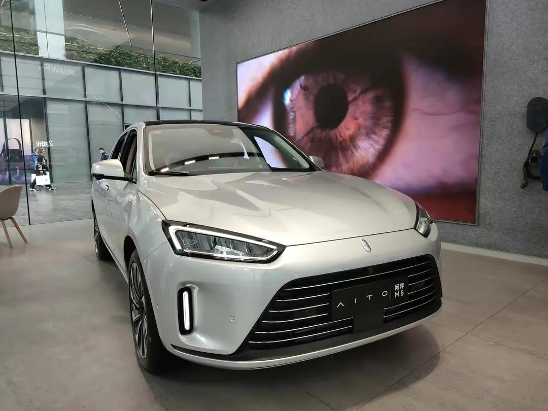 试驾华为问界m5,试驾华为m5rs版