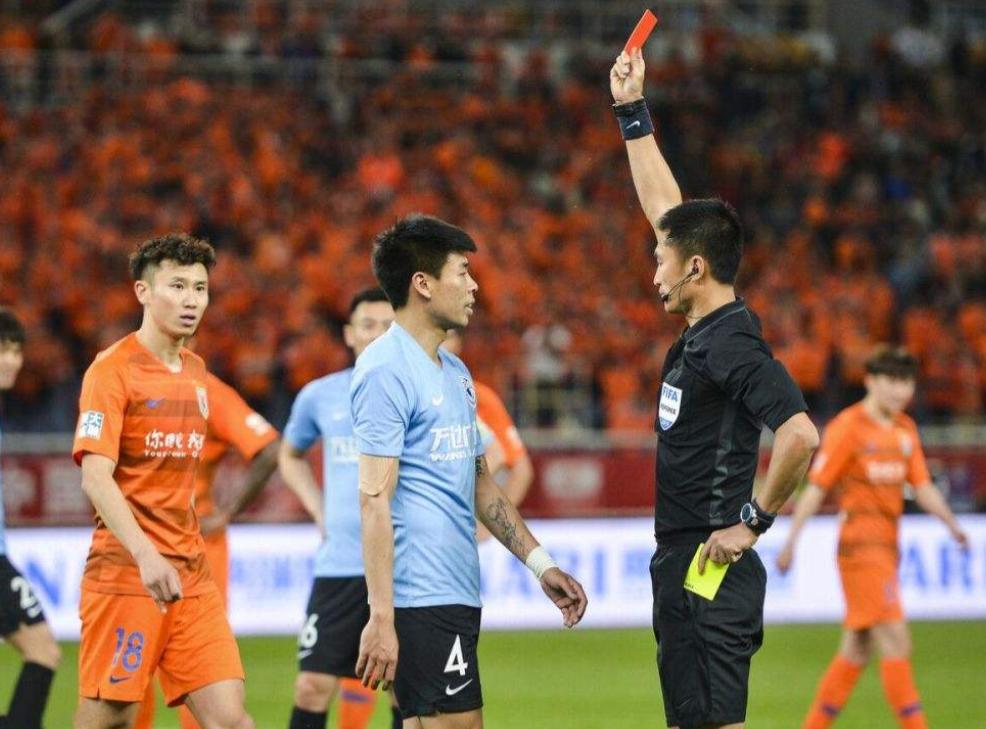 马宁裁判在国际上属于什么水平,马宁执教过哪些世界杯比赛