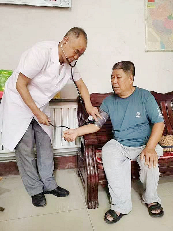 植根乡村40年，不忘初心有担当——记邯郸市丛台区黄粱梦镇官前村村医任万江