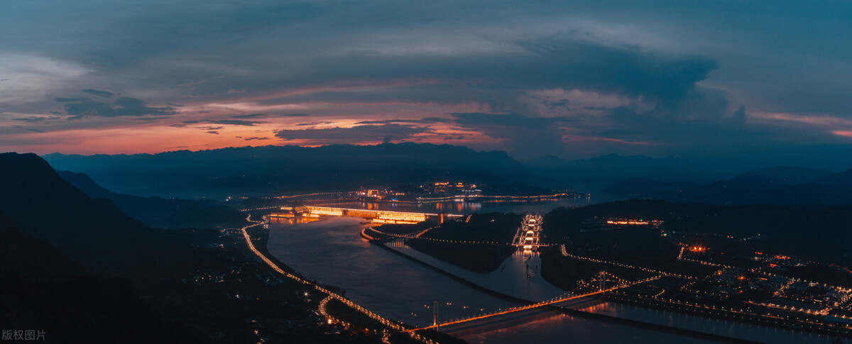 三峡大坝的简介,三峡大坝船闸视频