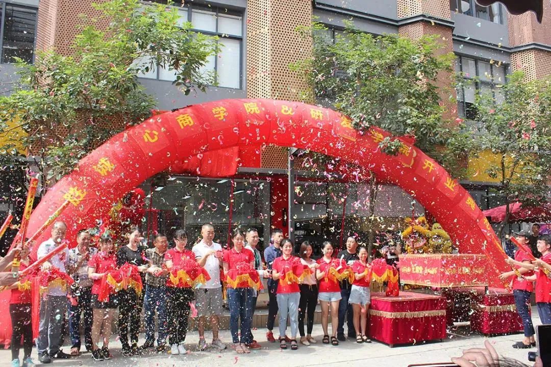 靠一碗老鸭粉丝汤，14年开出108家店：打造中国式麦当劳餐饮标杆