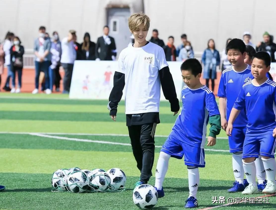 爱足球的男明星,足球明星爱中国