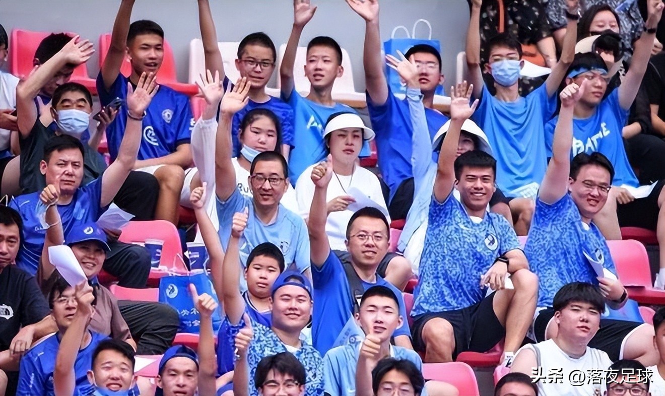 骂中国足球的人都去看球了？中超首轮平均上座率惊艳，行动更诚实
