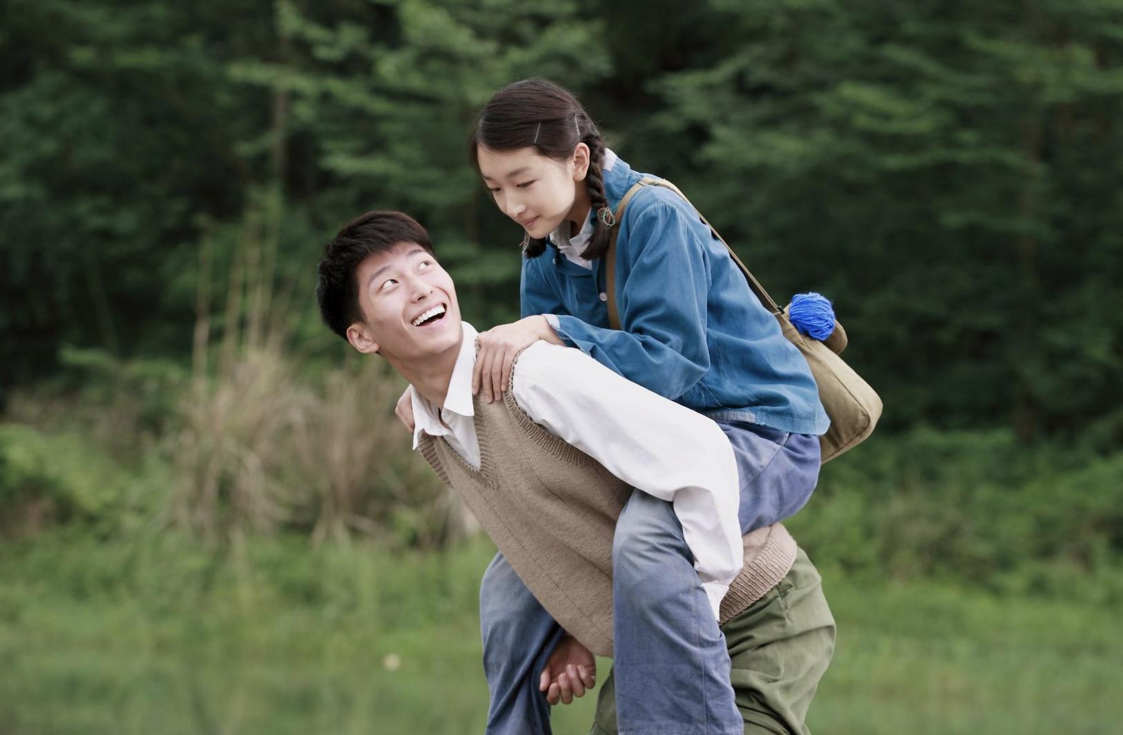 周冬雨早期出道照片,周冬雨回忆出道经历转眼从影十年